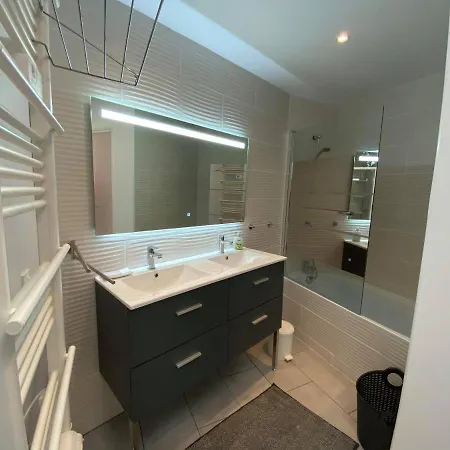 La Marine By Holidieppe *